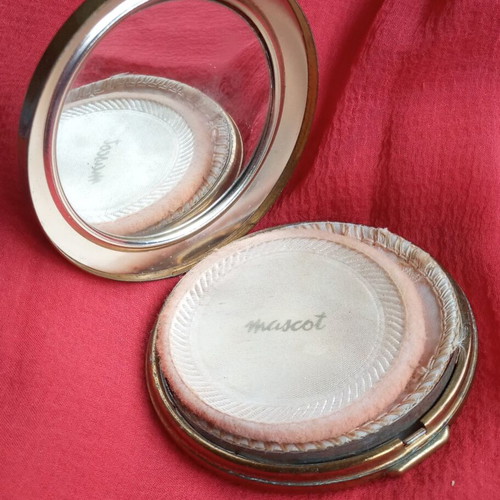 Vintage gold-plated powder compact like new with fabric case