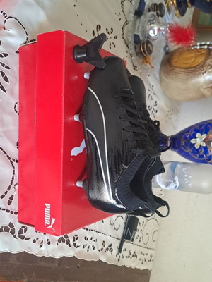 Нови футболни обувки Puma номер 37, черни