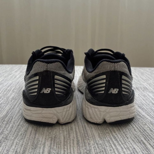 New Balance Fresh Foam Vongo v2 athletic shoes size 43