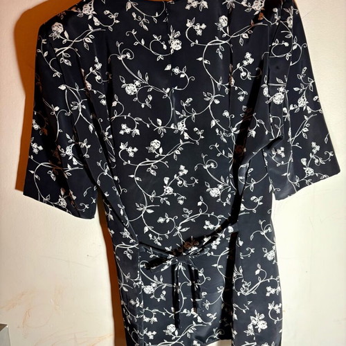 Blouse shirt like new, size M, black and white