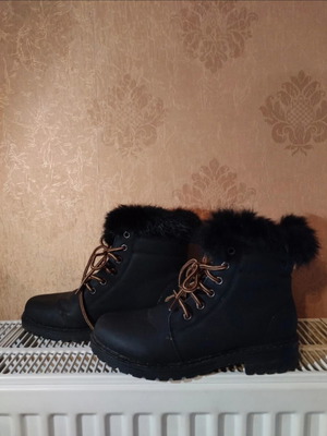 Fame women's boots with fur like new, size 38, black