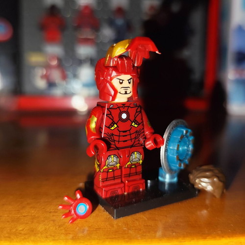 Iron Man MK 7 minifigure like new with accessories