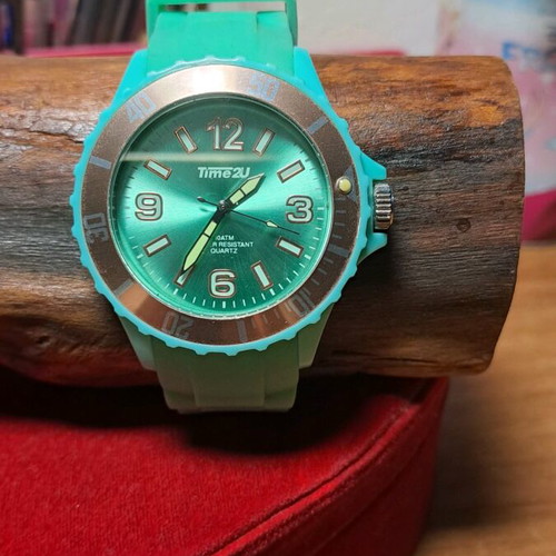 Women's watch like new with protective film, battery needed