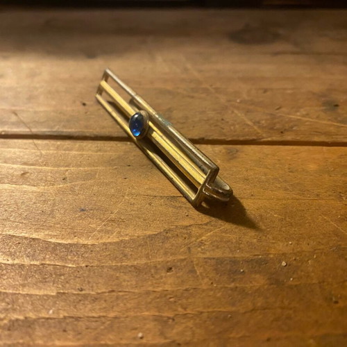 Metal tie clip used, gold color, 6 cm length