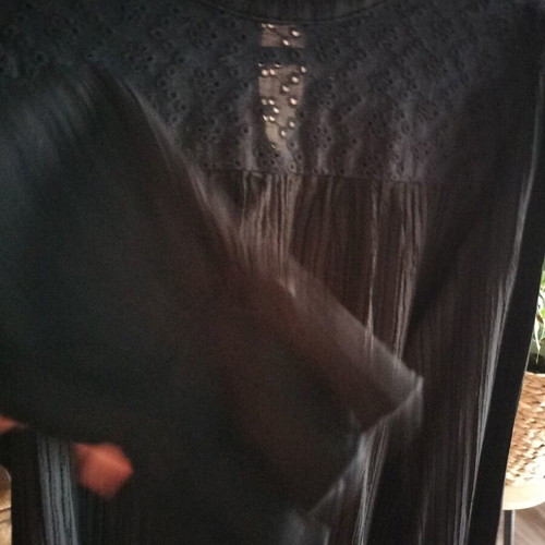 Black women's shirt with button and Kipour detail, like new, size L