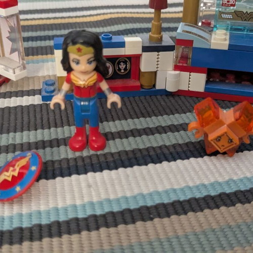 LEGO DC Super Hero Girls 41235 Wonder Woman Dorm Retired