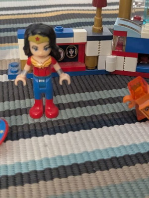 LEGO DC Super Hero Girls 41235 Wonder Woman Dorm Retired