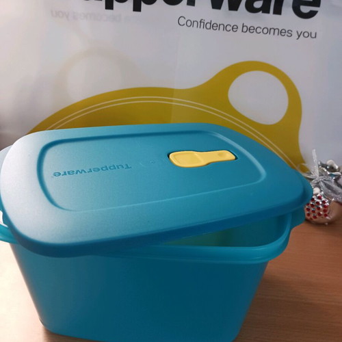 Crystal Wave Tupperware 2,300 ml new