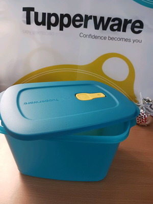Crystal Wave Tupperware 2,300 ml new