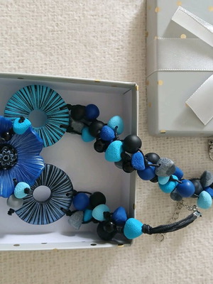 Χειροποίητο κρεμαστό λαιμού άσπρο και μπλε καινούργιο