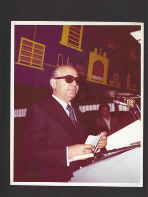 Φωτογραφίες μεταχειρισμένες του Ν. Μακαρέζου και Δ. Παπαδοπούλου σε εγκαίνια εργοστασίου