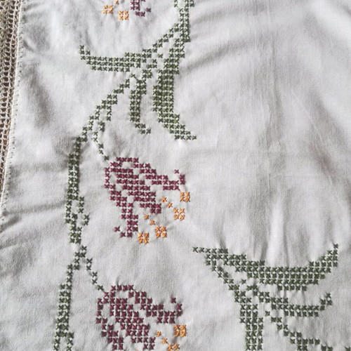 Tablecloth sugar color with cross-stitch and crochet lace like new