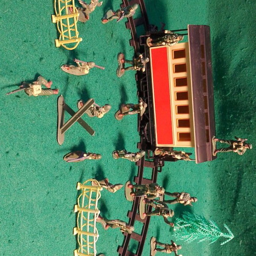 Diorama with over 25 painted soldiers used