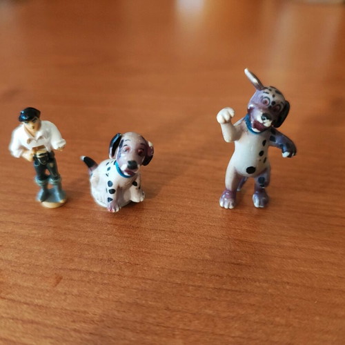 Polypocket Dalmatian figures used, change color with warm water