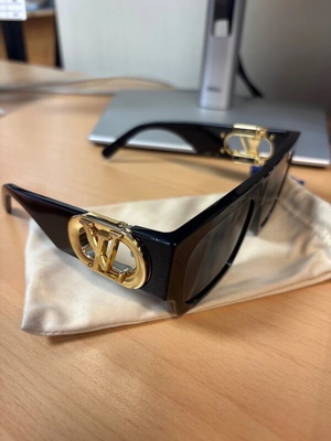 Louis Vuitton sunglasses new, black