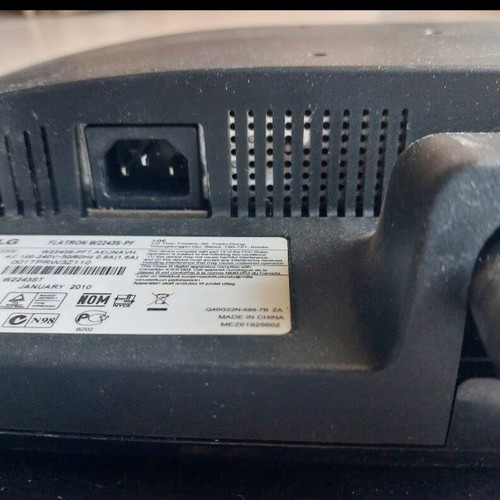 LG 19' monitor like new with minor defect