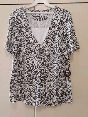 Blouse size XL new with abstract white and brown pattern