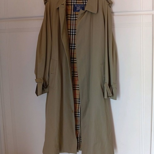Burberry unisex trench coat like new, beige, size L