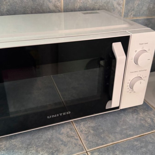 United MWO-2801 microwave oven, 700W, 5 power levels