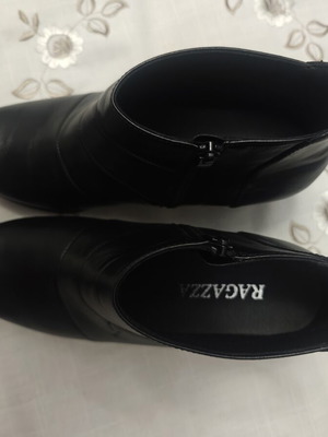 Ragazza black ankle boots like new, size 39