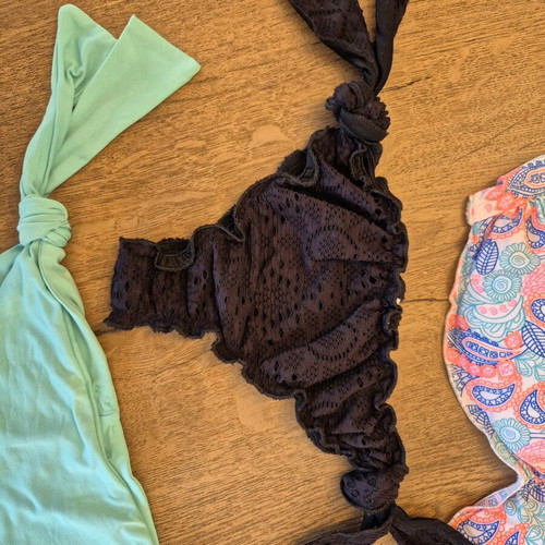 Calzedonia Brazilian bikini bottom black like new with two free bikini pieces