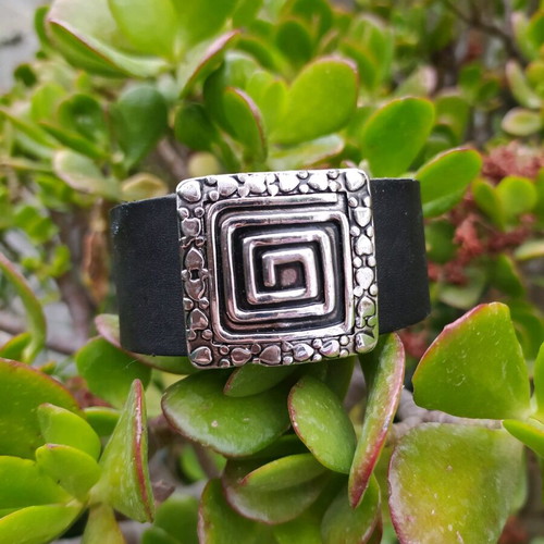 Leather bracelet new with steel detail
