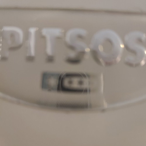 Pitsos refrigerator with top freezer, like new, energy class A