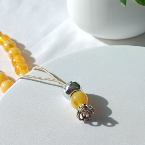 Komboloi with 22 yellow oval beads like new