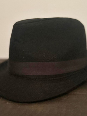 Black women's wool hat new with black bow