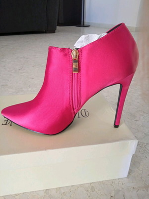 Satin pink shoe size 40 new in box