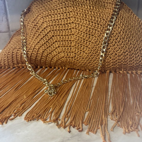 Handmade knitted shoulder bag with gold chain and fringes