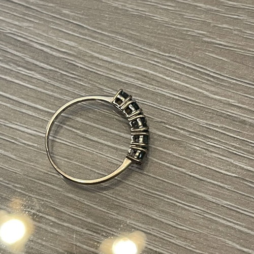Gold 750 ring with emeralds, used, size 57