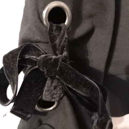 Women's black sweatshirt with special sleeve like new