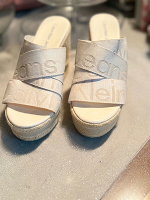 Дамски платформи Calvin Klein като нови, бежови