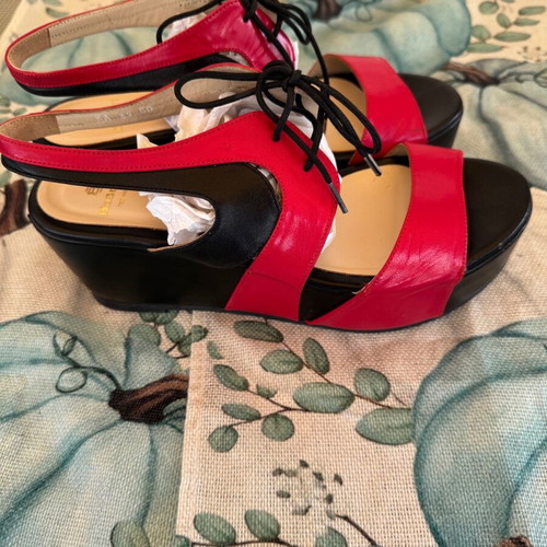 Vavoulas leather platform sandals like new, black and red