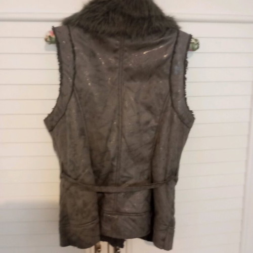 Gray mouton vest like new with fur collar, zipper and belt XL