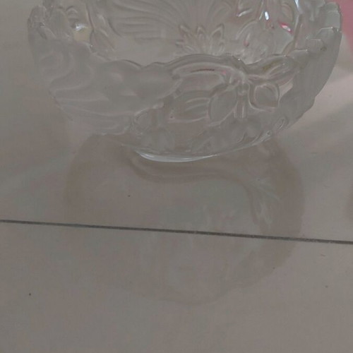 Embossed glass bowl like new