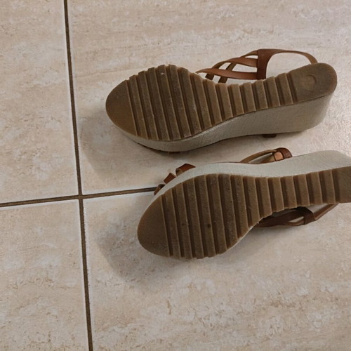 Leather platform shoes tan size 40 new, brand Saks
