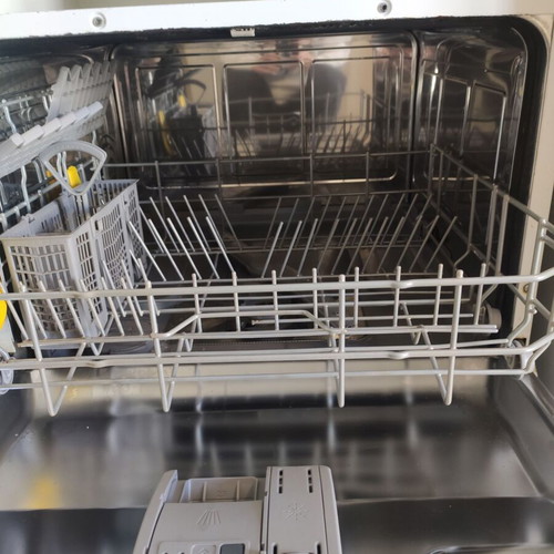 Pitsos dishwasher like new, ergonomic design for small spaces