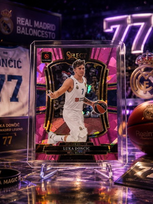 Luka Doncic Cracked Ice /25 collectible card new