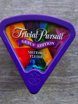 Trivial Pursuit Genius Edition like new, pocket size