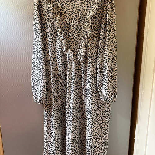 Zara midi leopard dress like new, cream and black, size L