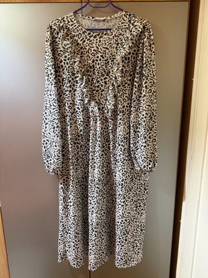 Zara midi leopard dress like new, cream and black, size L
