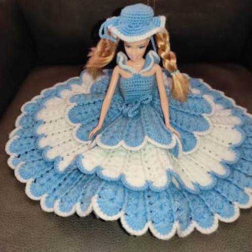 Barbie με χειροποίητο πλεκτό φόρεμα σαν καινούργια