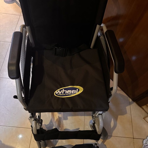 Wheel wheelchair new, folding and clean