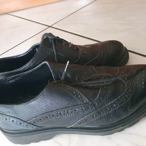 Oxford leather shoes black like new, size 38