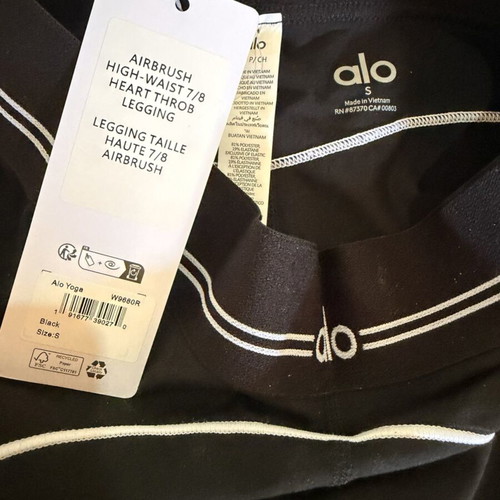 Alo Yoga Airbrush High-Waist Heart Throb Legging, black, size S