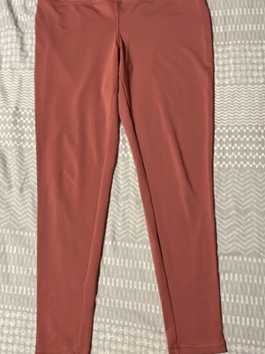 Women's pink gym leggings used, size M