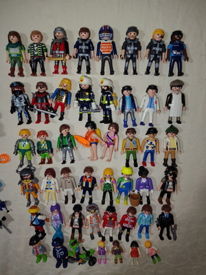 Playmobil figures like new, assorted accessories set