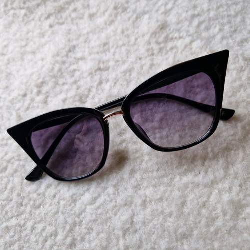 Cateye sunglasses like new, black